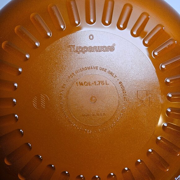 Tupperware Tupperwave with Book - Picture 3 of 3